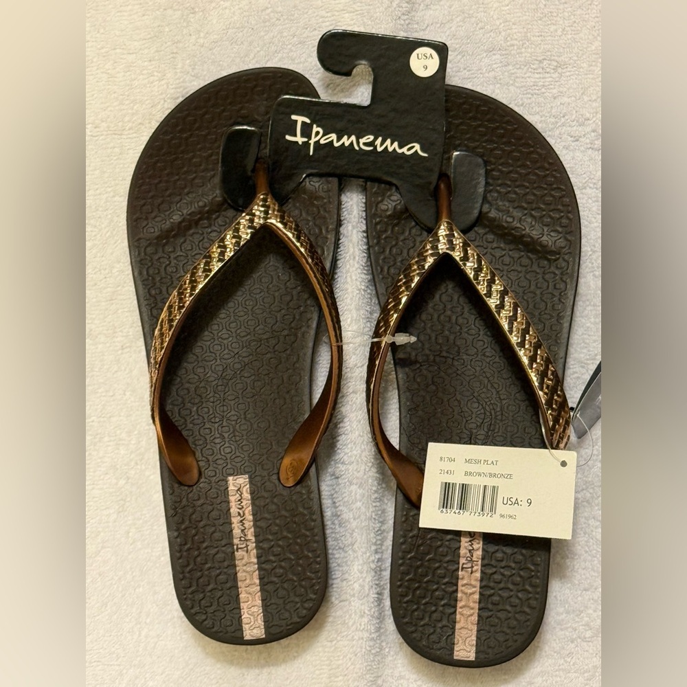 Ipanema Bronze and Brown FlipFlops NWT Size 9